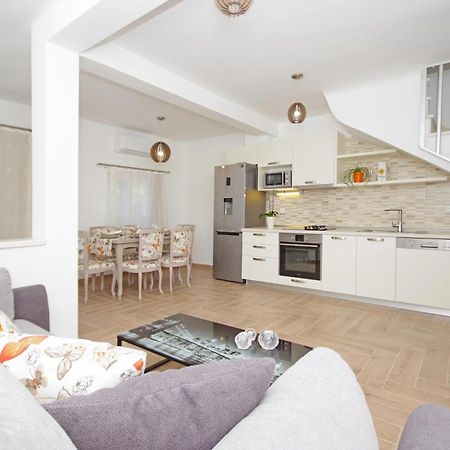 Awesome Home In Drvenik With Wifi Exterior foto